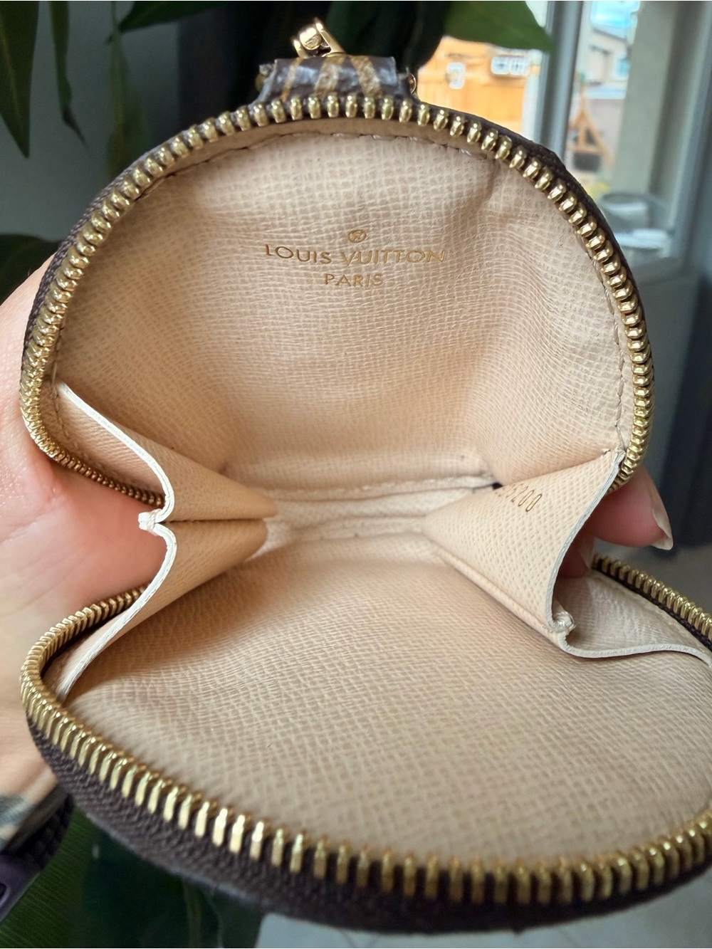 Louis Vuitton Brown Monogram Round Coin Pouch with Gold Hardware - Picture 4 of 6